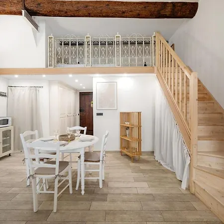 Evasion A Menton, Vieille Apartment *